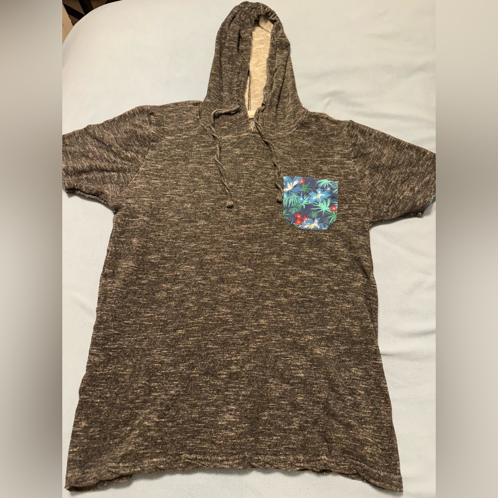 Men’s Small short sleeve hoodie t-shirt